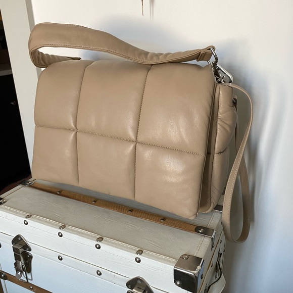 Stand Studio Wanda Faux Leather Quilted Neutral Clutch - Picture 3 of 10